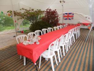 059_Long-tables-in-marquee